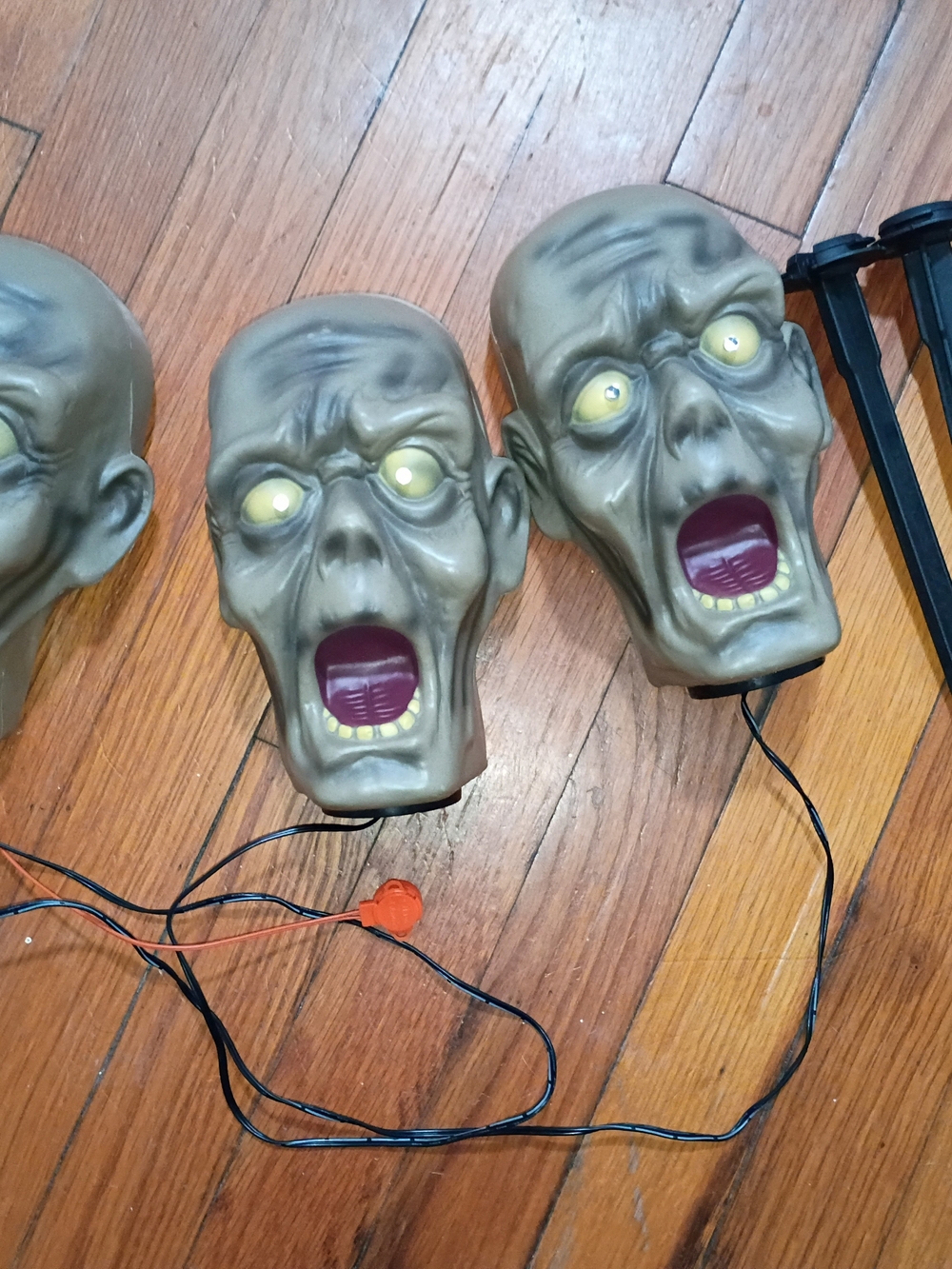 Set of 3 Animated Zombie Head Props